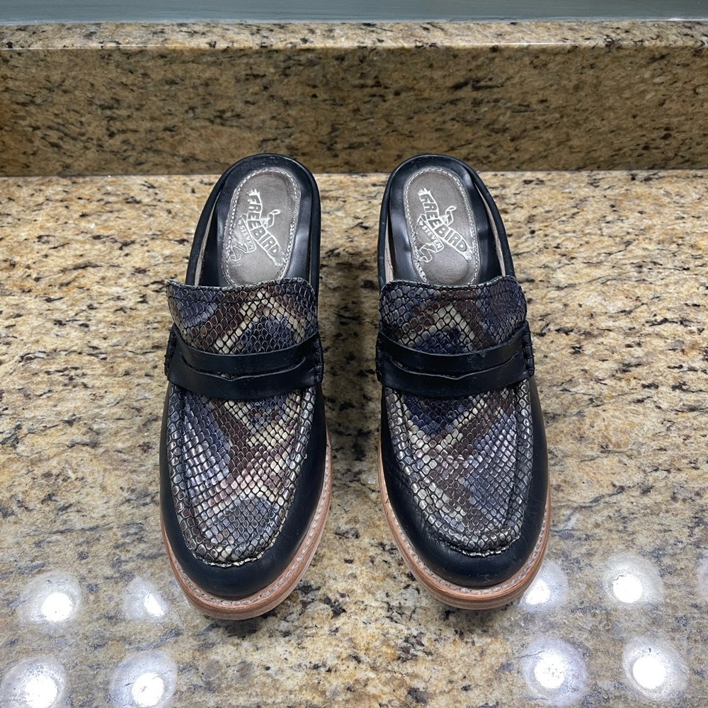 Freebird Collins Size 8 Brand New Blue Snake Multi